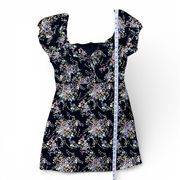Forever 21 Black Floral Puff Sleeve Dress - Picture 9 of 11